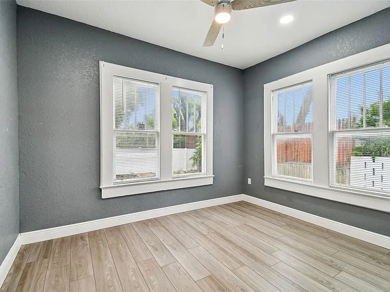 6810 N Navin Ave — Photo 59