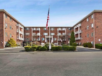 838 Pelhamdale Ave APT 2D, New Rochelle, NY, 10801