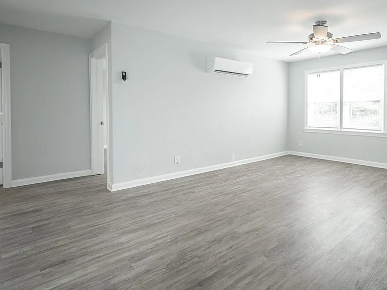 1208 W. Ocean View Apts — Photo 22