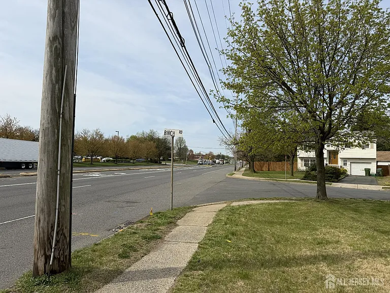 2729 Woodbridge Ave — Photo 11