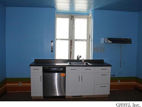 2nd image of 27469 Washington St