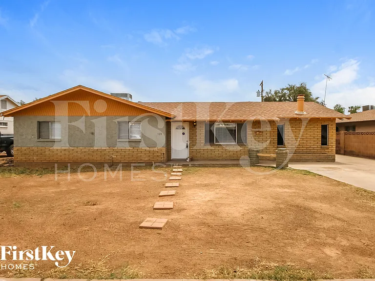 509 W 3rd Pl — Photo 1