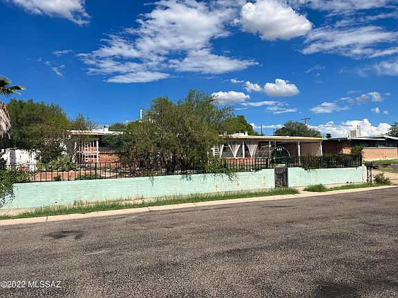 3rd image of 446 N Bahamas Dr