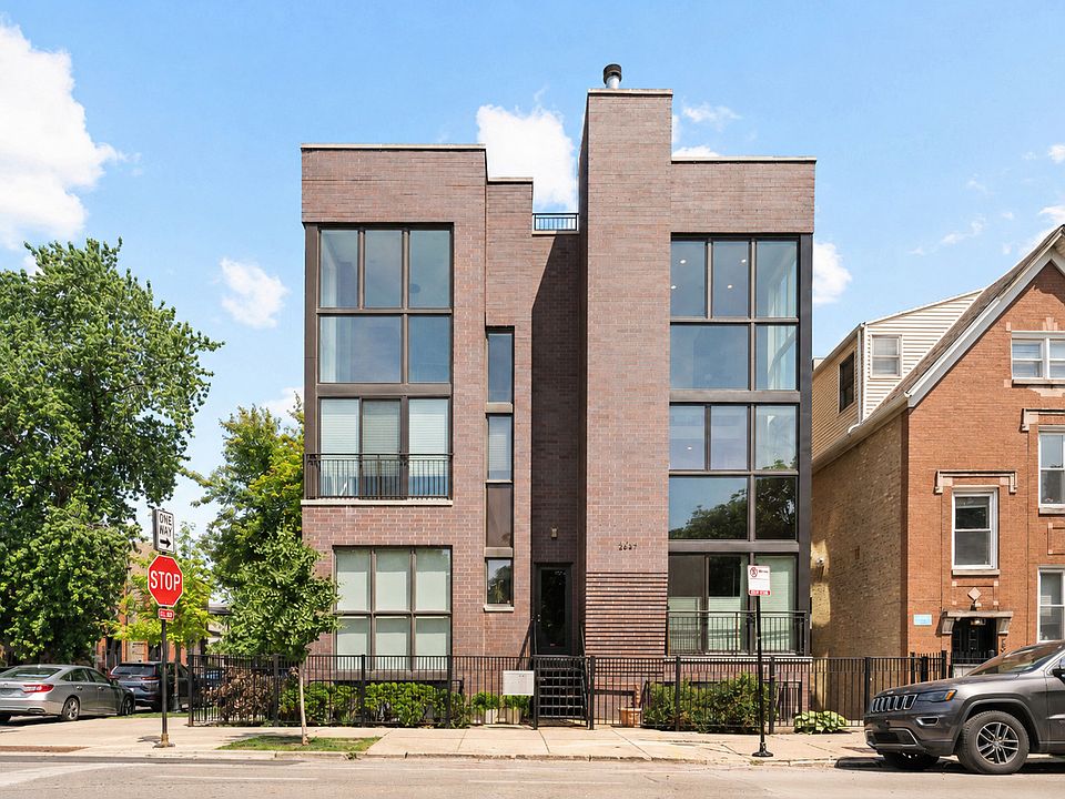 1st image of 2047 N Leavitt St APT 2S