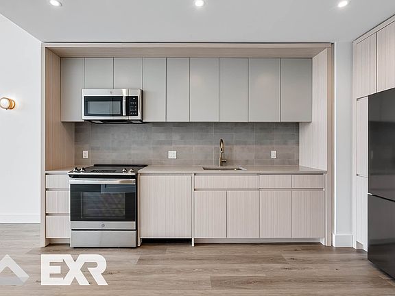 4th image of 210 Clarkson Ave #811