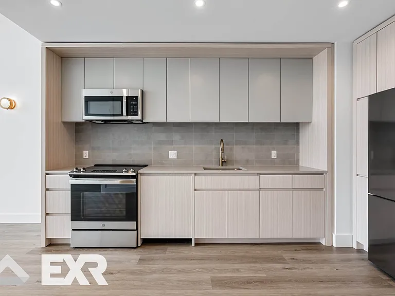 210 Clarkson Ave #Penthouse 8 — Photo 7