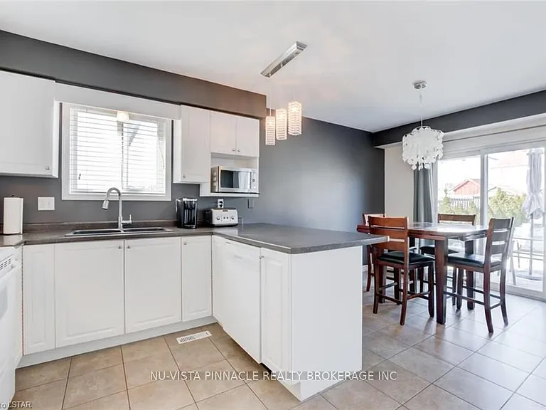96 Reid Ct — Photo 7