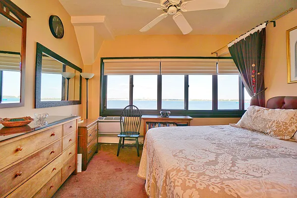 Sold by R New York | media 37