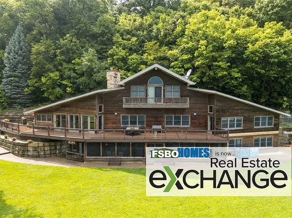 1800 E Deer Creek Rd, Clinton, IA 52732
