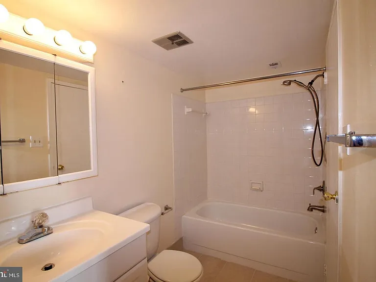 7401 Westlake Ter #610 — Photo 25
