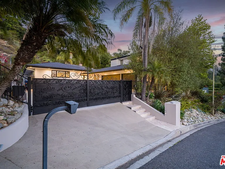9023 Alto Cedro Dr — Photo 2