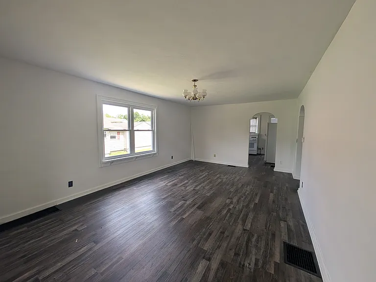 755 S Main St — Photo 4