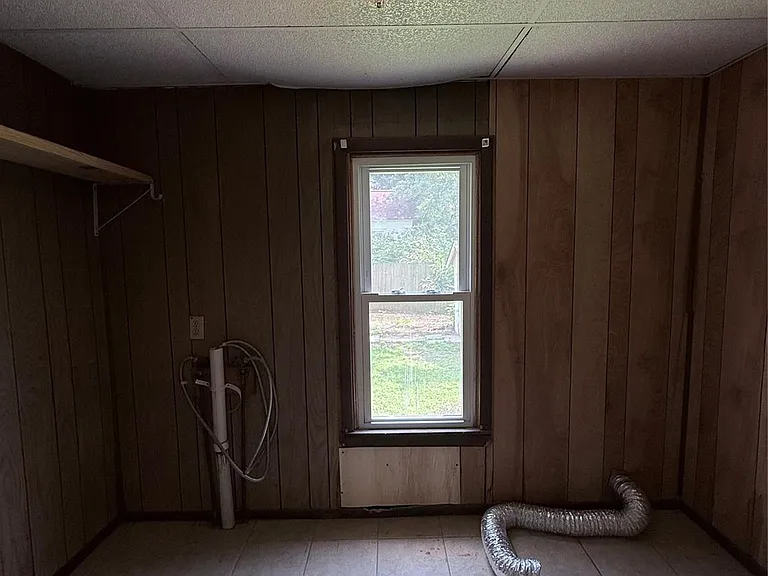 309 N Poplar St — Photo 8