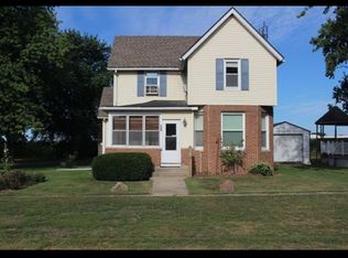 215 Chicago St, Dewitt, IL 61735