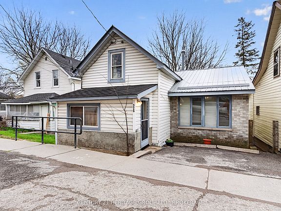 2nd image of 326 Dundas St