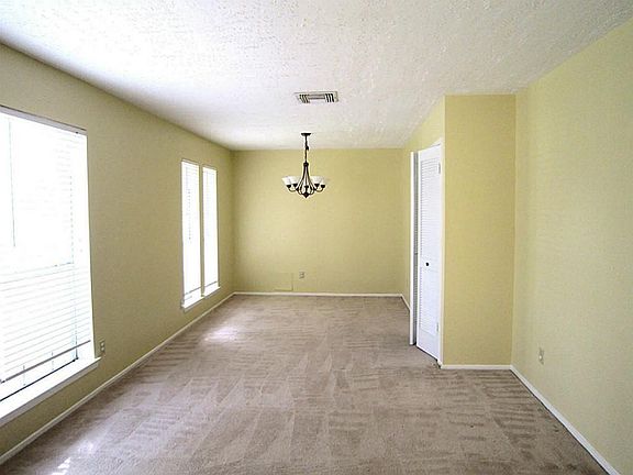 2nd image of 2816 Forest Hills Dr
