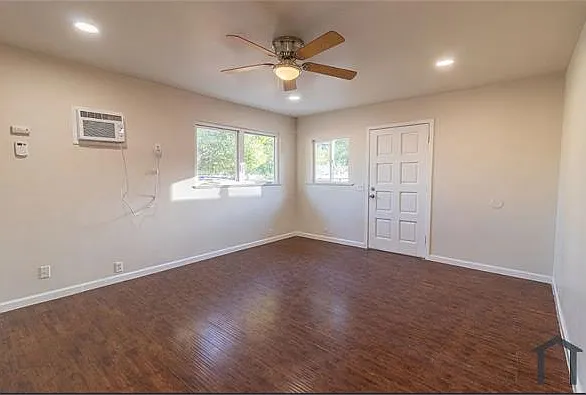 2 bed, 1000 sqft, $1,795 — Photo 3