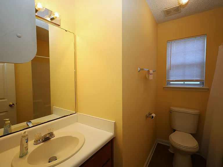 1727 Largo Cir — Photo 7