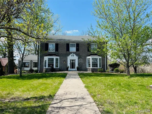 603 Country Club Dr, Hannibal, MO 63401