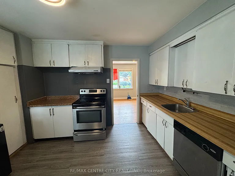 10 Tewksbury Cres — Photo 14