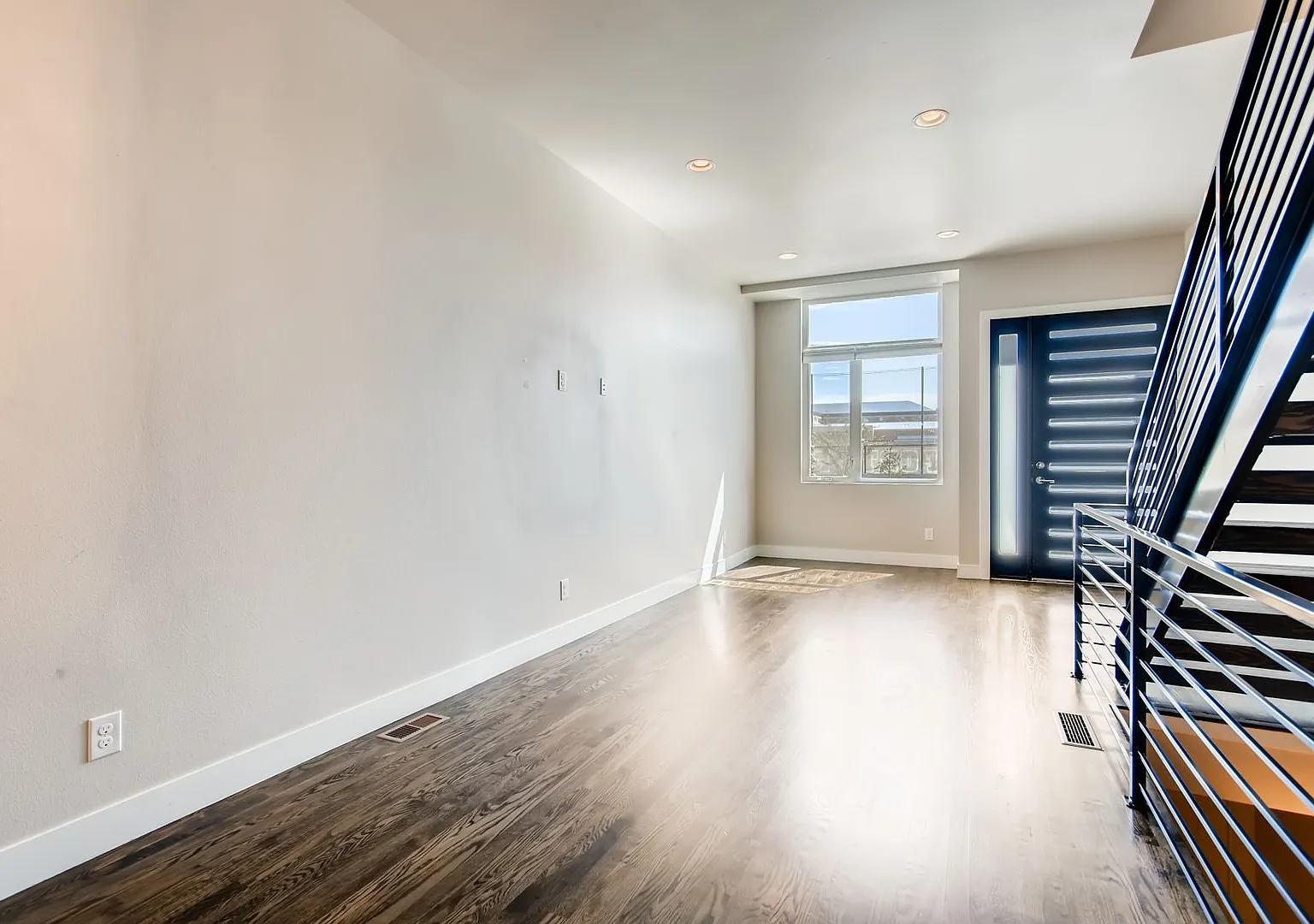 High Street Townhomes 3 bedroom unit with detached Garage and Yard — Photo 4