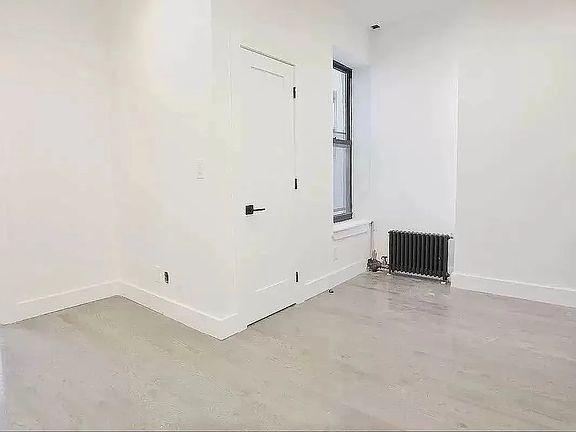 4th image of 53-23 Roosevelt Ave #1R