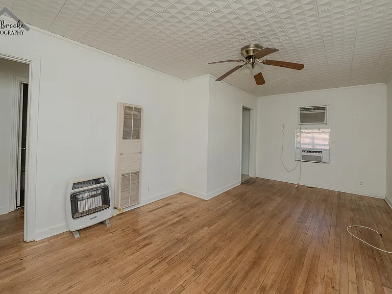 3202 Grant St — Photo 5