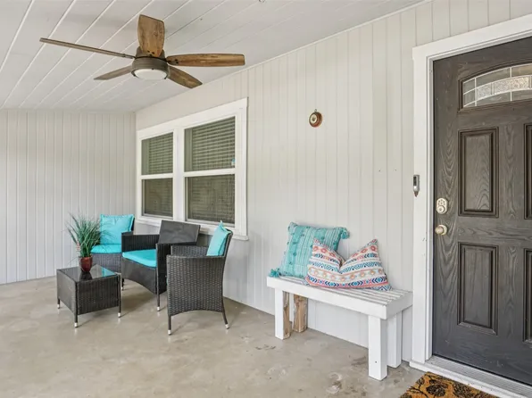 516 Hurstview Dr, Hurst, TX 76053