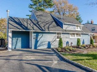 106 Springtime Ln W, Levittown, NY 11756