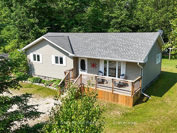 2nd image of 32 Sugarbush Rd