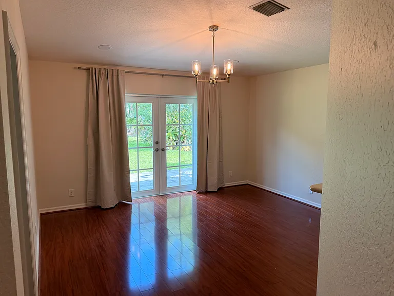 5603 SE Graham Dr — Photo 5