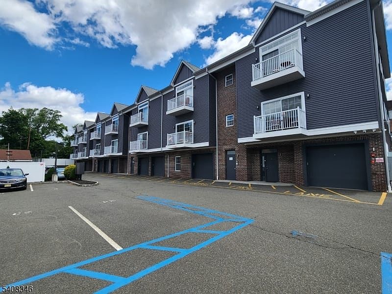 1st image of 59 Willet St #1