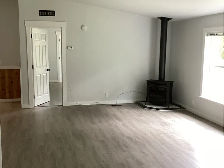 330 SW Newton Dr — Photo 4