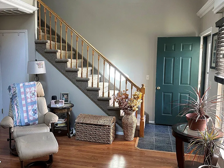 121 Villagegreen Ct — Photo 3