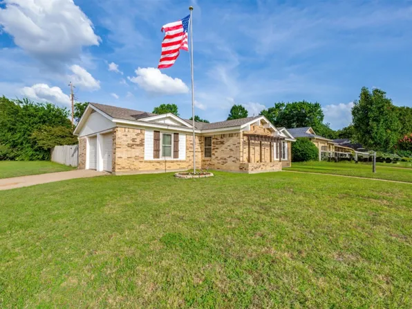2616 Shady Brook Dr, Bedford, TX 76021