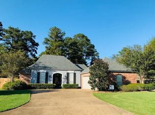 100 Legacy Pointe Dr, Pineville, LA 71360