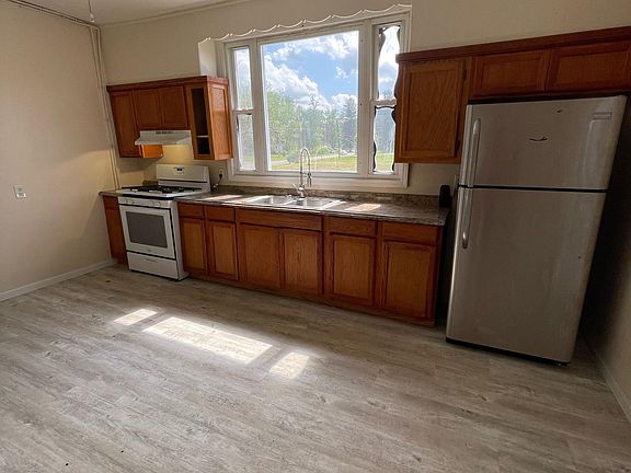 3rd image of 22 Leeson Dr