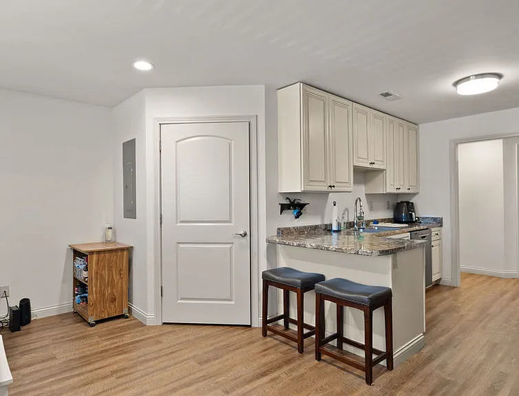 1 Charlotte Pl #6 — Photo 8