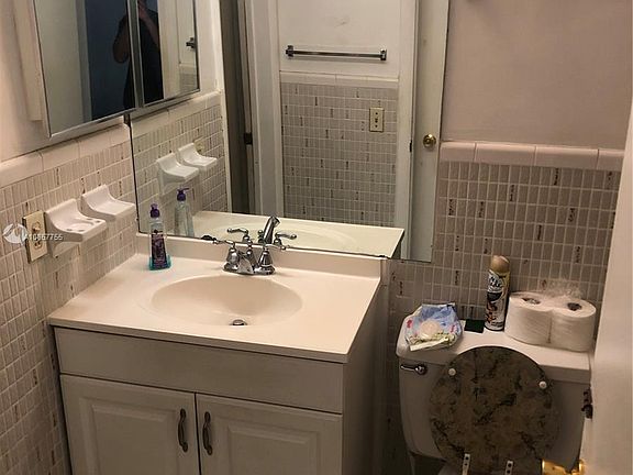 2nd image of 421 NE 1st St APT 109