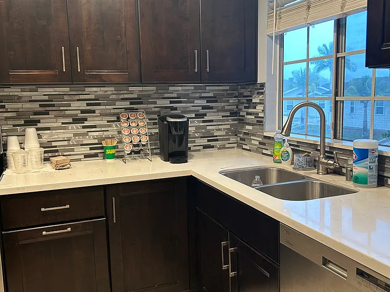 219 S Redwood Ave #6 — Photo 15