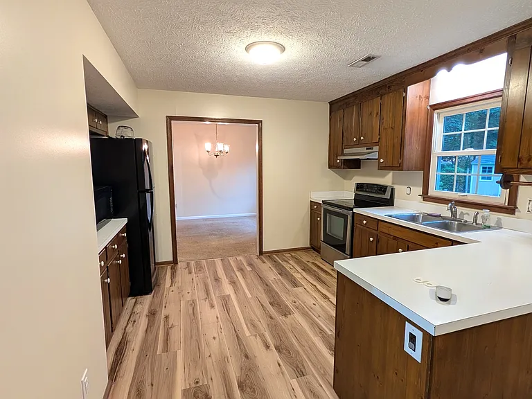 32 Gambol St — Photo 10