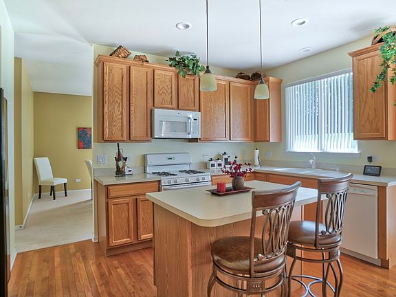 4th image of 489 Rosewood Dr