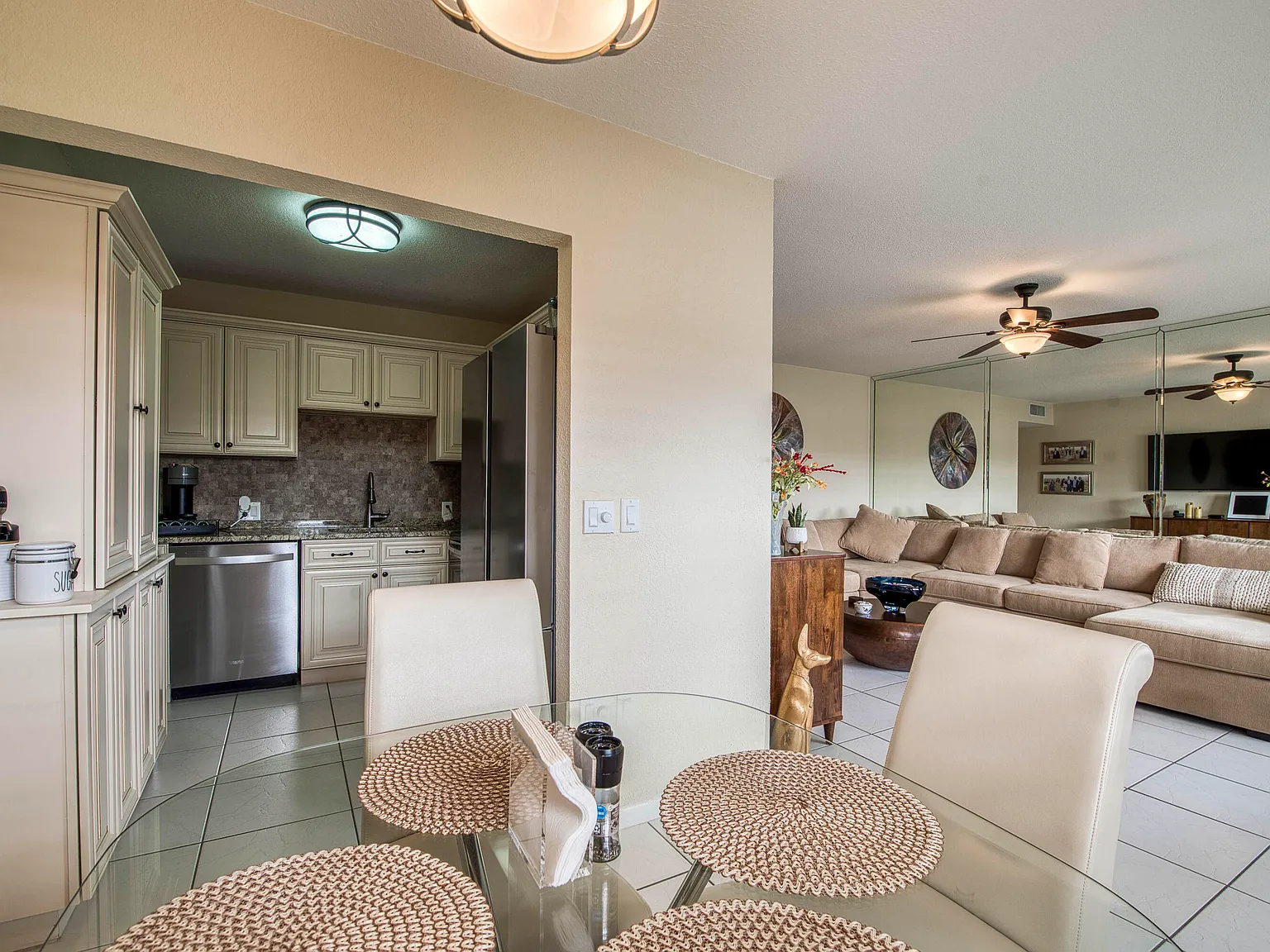 2 bed, 1.5 bath, 840 sqft, $1,800 — Photo 3