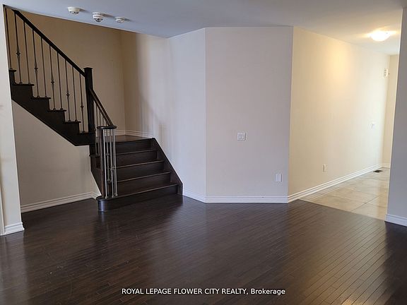 3rd image of 14 Craftsman Rd