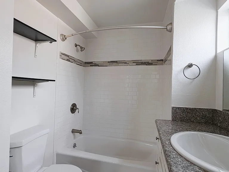 Camarillo Sunshine Apartments — Photo 17