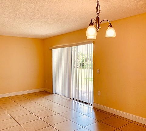 4th image of 1566 Lake Crystal Dr