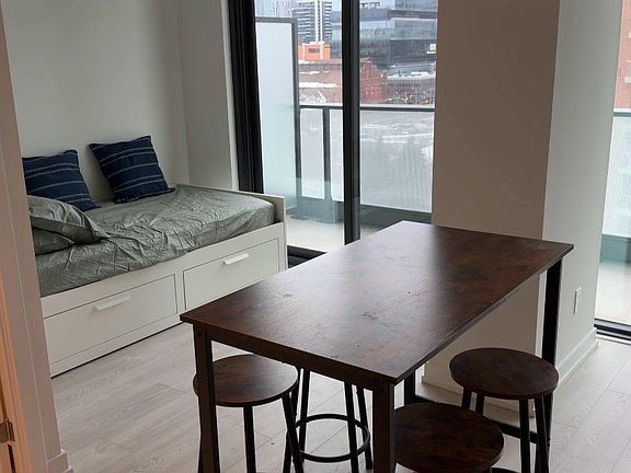 4th image of 37 Parliament St #925