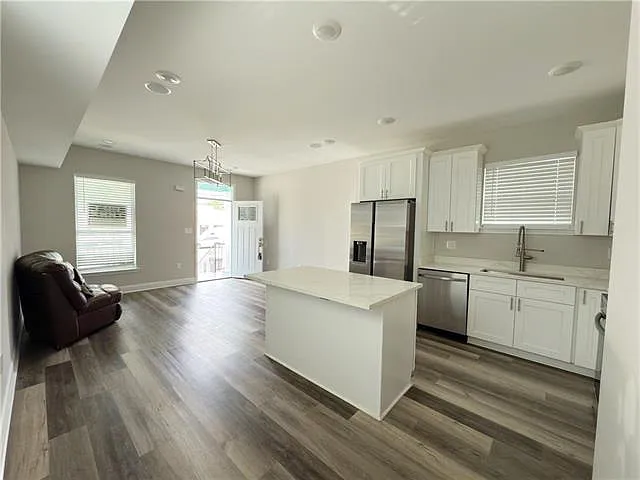 2652 Banks St — Photo 6