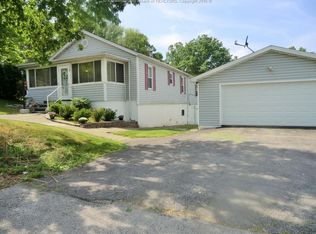 13 Cairo Dr, Saint Albans, WV 25177