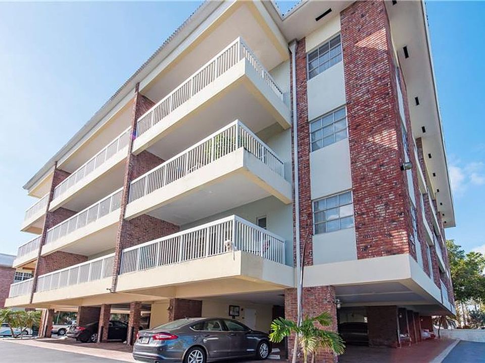 1st image of 2420 SE 17th St APT 404C